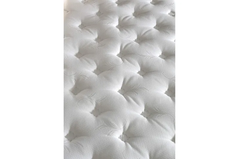 Resårmadrass 200x200 cm - Vit/Brun - Möbler - Sovrum - Madrasser - Resårmadrass & resårbotten