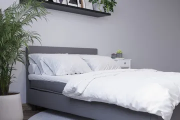 Billingen Komplett Sängpaket – Kontinentalsäng 160x200 cm i Tyg med Sänggavel + Bäddmadrass med Fasthetsgrad Medium - Grå - Möbler - Sovrum - Sängar - Kontinentalsängar