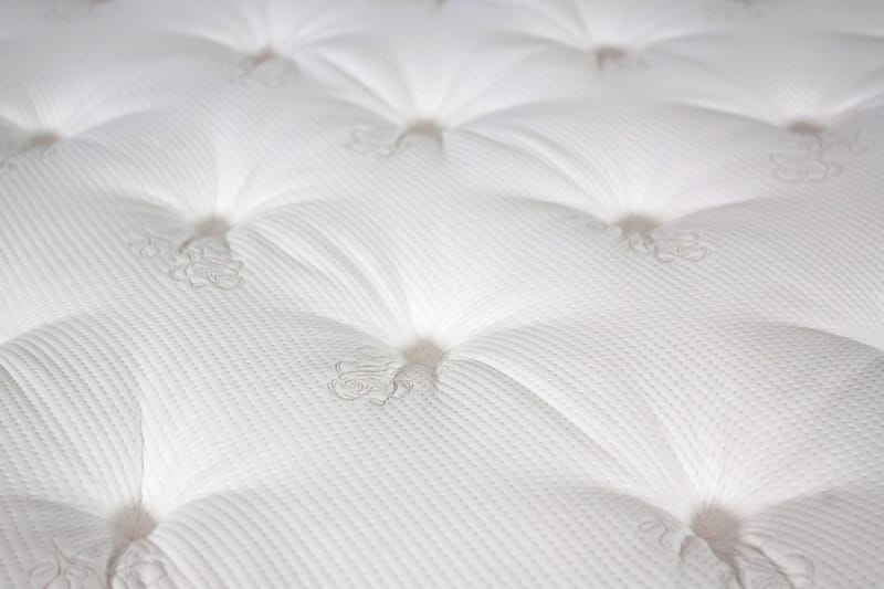 Charleston Kontinentalsäng 140x200 Fast Polyeterskum - Svart - Möbler - Sovrum - Sängar - Kontinentalsängar