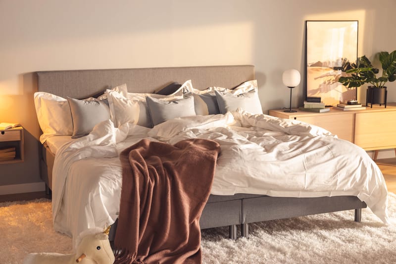 NOVELLA Familjesäng Sängpaket 240x200 cm Ljusgrå (+Fler val) - Möbler - Sovrum - Sängar - Kontinentalsängar