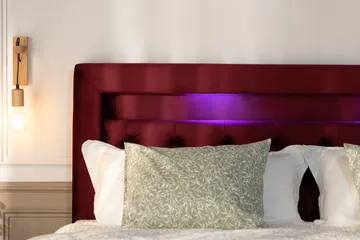 Alessia Förvaringssäng med LED-belysning 160x200 - Röd - Möbler - Sovrum - Sängar - Sängar med förvaring