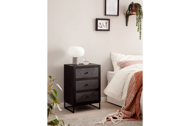 Sängbord Wohnling gjord av massivt trä för boxspringbädd med 3 lådor, skifferlook, i lantlig stil Svart - Svart - Möbler - Sovrum - Sängbord