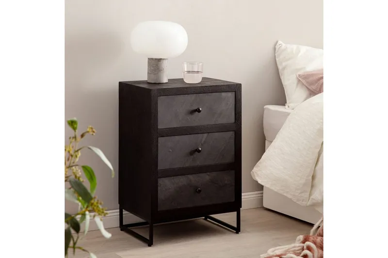 Sängbord Wohnling gjord av massivt trä för boxspringbädd med 3 lådor, skifferlook, i lantlig stil Svart - Svart - Möbler - Sovrum - Sängbord