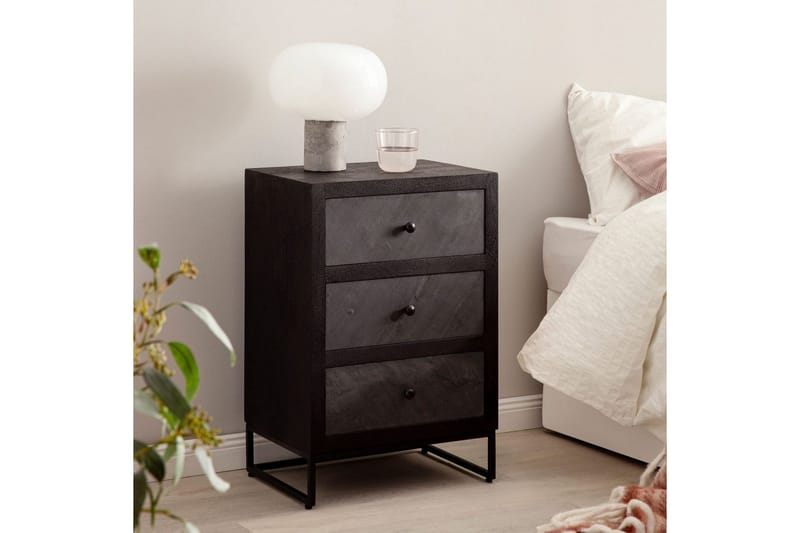 Sängbord Wohnling gjord av massivt trä för boxspringbädd med 3 lådor, skifferlook, i lantlig stil Svart - Svart - Möbler - Sovrum - Sängbord