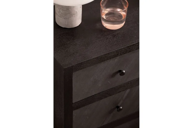 Sängbord Wohnling gjord av massivt trä för boxspringbädd med 3 lådor, skifferlook, i lantlig stil Svart - Svart - Möbler - Sovrum - Sängbord