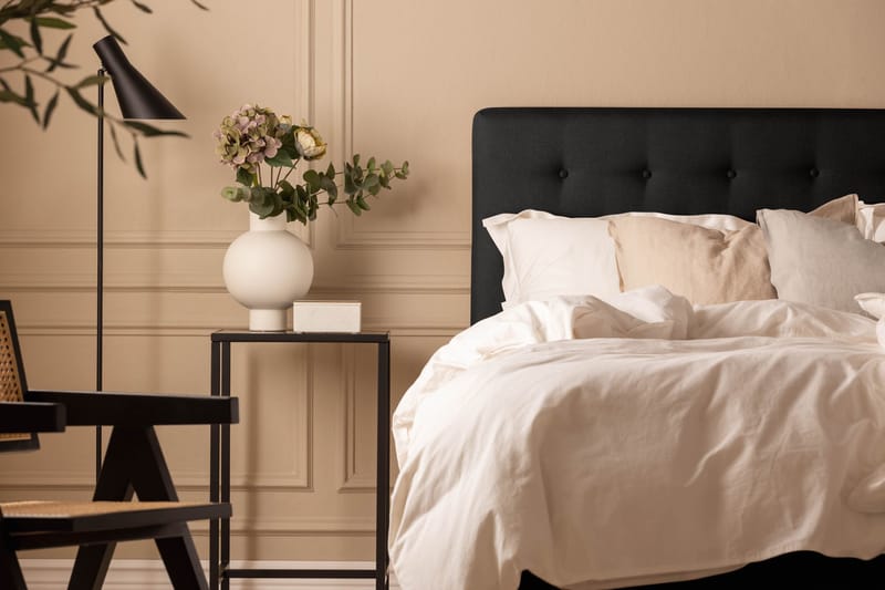 Scarlett Djuphäftad gavel 180 - Svart - Möbler - Sovrum - Sänggavlar