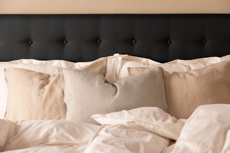 Scarlett Djuphäftad gavel 180 - Svart - Möbler - Sovrum - Sänggavlar