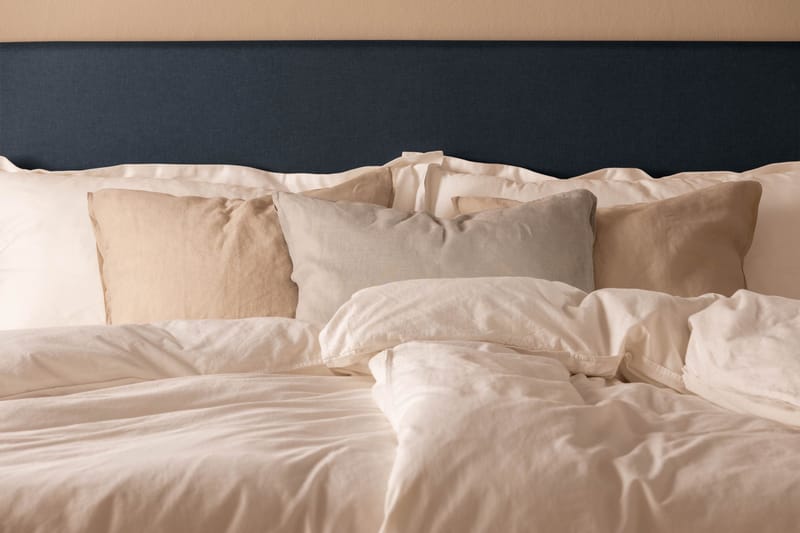 Scarlett Knappad gavel 140 - Blå - Möbler - Sovrum - Sänggavlar