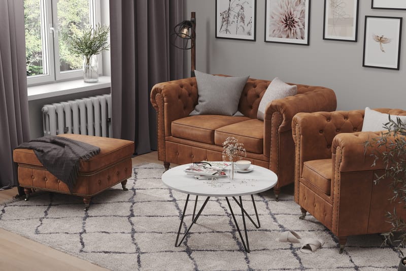 CHESTERFIELD DELUXE Fåtölj+Fotpall Vintage Cognac - Möbler - Vardagsrum - Fåtöljer - Chesterfield fåtölj