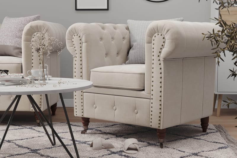 CHESTERFIELD DELUXE Fåtölj+Fotpall Sammet Beige - Möbler - Vardagsrum - Fåtöljer - Sammetsfåtölj