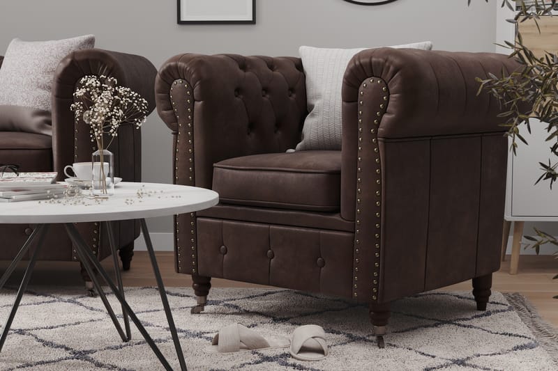 CHESTERFIELD LUX Soffgrupp 2-sits+Fåtölj+Fotpall - Möbler - Vardagsrum - Soffgrupper - Howard soffgrupp