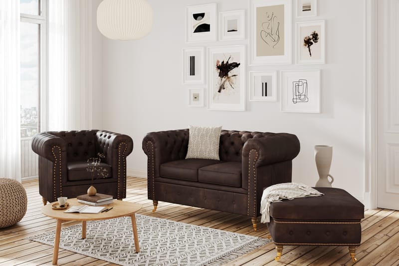 CHESTERFIELD LUX Soffgrupp 3-sits+2-sits+Fåtölj+Fotpall - Möbler - Vardagsrum - Soffgrupper - Howard soffgrupp