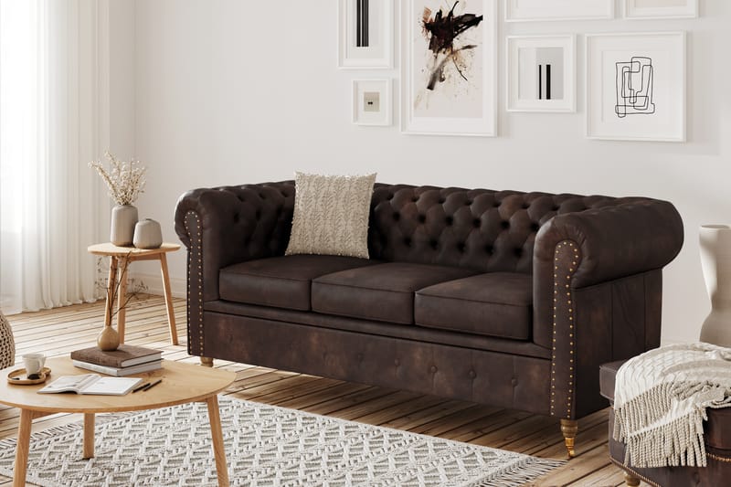 CHESTERFIELD LUX Soffgrupp 3-sits+2-sits+Fåtölj+Fotpall - Möbler - Vardagsrum - Soffgrupper - Howard soffgrupp