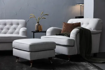 Howard Riviera Soffgrupp 2-sits + 3-sits Soffa + Fåtölj + Fotpall i Tyg - Grå - Möbler - Vardagsrum - Soffgrupper - Howard soffgrupp