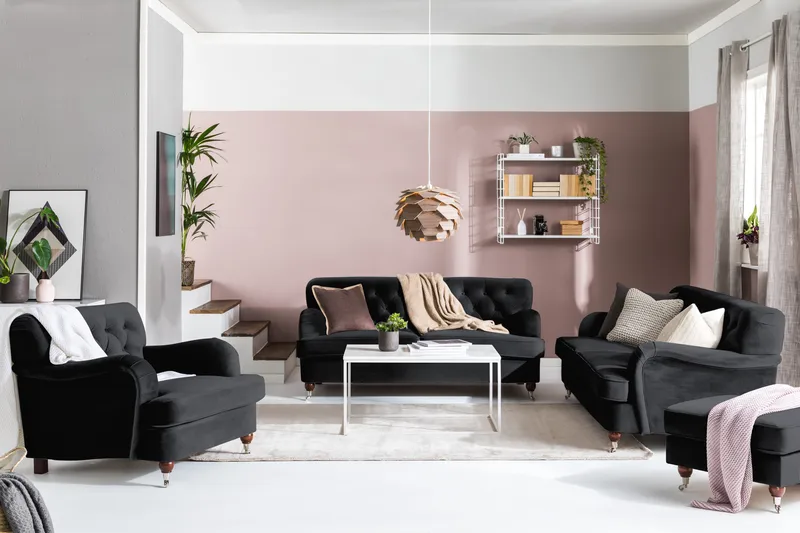 Howard Riviera Soffgrupp 3-sits + 2-sits Soffa + Fåtölj + Fotpall i Sammet - Svart - Möbler - Vardagsrum - Soffgrupper - Howard soffgrupp