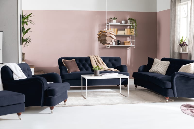 Howard Riviera Soffgrupp Svängd 3-sits + 2-sits Soffa + Fåtölj + Fotpall i Sammet - Blå - Möbler - Vardagsrum - Soffgrupper - Howard soffgrupp