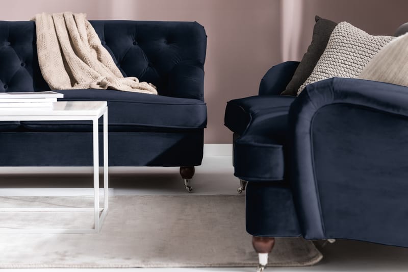 Howard Riviera Soffgrupp Svängd 3-sits + 2-sits Soffa + Fåtölj + Fotpall i Sammet - Blå - Möbler - Vardagsrum - Soffgrupper - Howard soffgrupp
