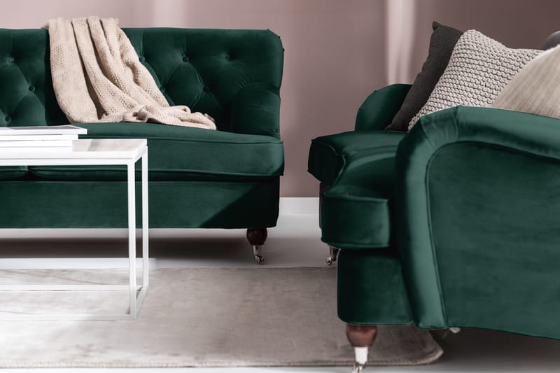 Howard Riviera Soffgrupp Svängd 3-sits + 2-sits Soffa + Fåtölj + Fotpall i Sammet - Grön - Möbler - Vardagsrum - Soffgrupper - Howard soffgrupp