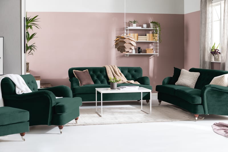 Howard Riviera Soffgrupp Svängd 3-sits + 2-sits Soffa + Fåtölj + Fotpall i Sammet - Grön - Möbler - Vardagsrum - Soffgrupper - Howard soffgrupp