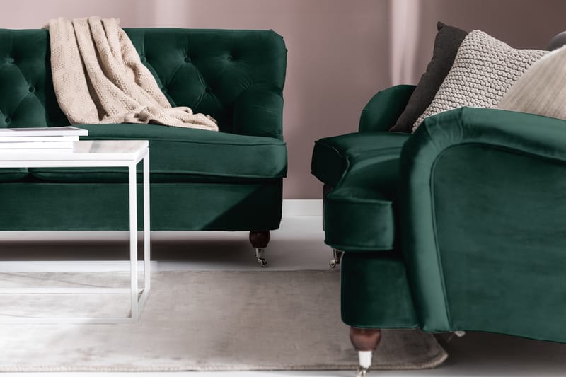 Howard Riviera Soffgrupp Svängd 3-sits + 2-sits Soffa + Fåtölj + Fotpall i Sammet - Grön - Möbler - Vardagsrum - Soffgrupper - Howard soffgrupp