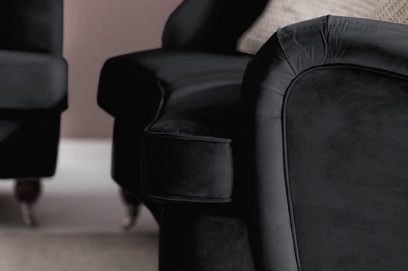 Howard Riviera Soffgrupp Svängd 3-sits + 2-sits Soffa + Fåtölj + Fotpall i Sammet - Svart - Möbler - Vardagsrum - Soffgrupper - Howard soffgrupp