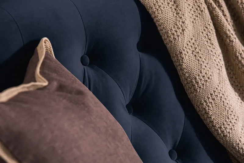 Howard Riviera 2-sits Sammetssoffa - Blå - Möbler - Vardagsrum - Soffor - 2-sits soffor