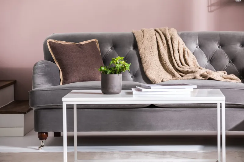 Howard Riviera 2-sits Sammetssoffa - Ljusgrå - Möbler - Vardagsrum - Soffor - 2-sits soffor