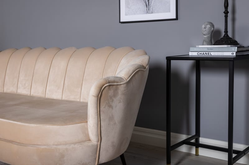 Calais 3-sits Svängd Soffa 180 cm i Sammet - Beige - Möbler - Vardagsrum - Soffor - Sammetssoffor