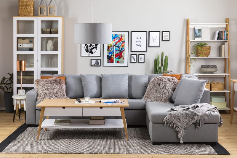 Crazy 4-sits Högervänd L-formad Schäslongsoffa i Tyg inkl Kuvertkuddar - Grå - Möbler - Vardagsrum - Soffor - Divansoffa & schäslong