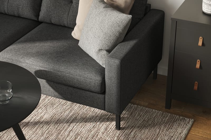Frillestad 4-sits Vänstervänd L-formad Schäslongsoffa i Tyg - Mörkgrå - Möbler - Vardagsrum - Soffor - Divansoffa & schäslong