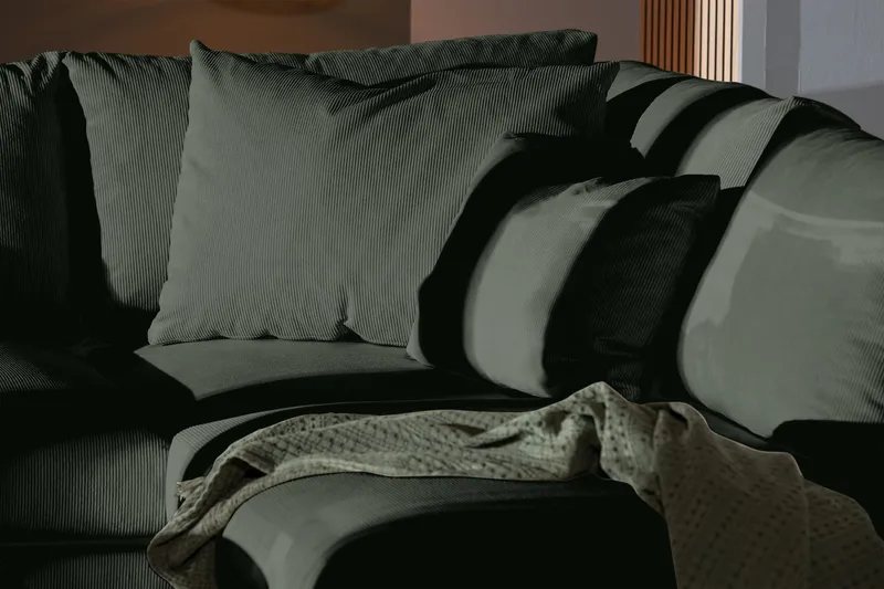 Menard 4-sits Högervänd L-formad Djup Schäslongsoffa i Manchester - Grön - Möbler - Vardagsrum - Soffor - Divansoffa & schäslong