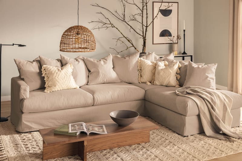 Menard 4-sits Högervänd L-formad Schäslongsoffa i Tyg - Beige - Möbler - Vardagsrum - Soffor - Divansoffa & schäslong