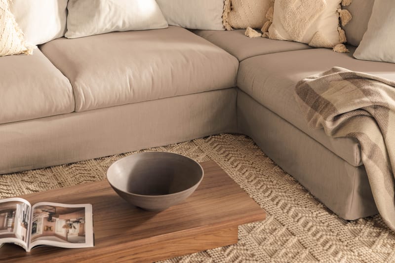 Menard 4-sits Högervänd L-formad Schäslongsoffa i Tyg - Beige - Möbler - Vardagsrum - Soffor - Divansoffa & schäslong