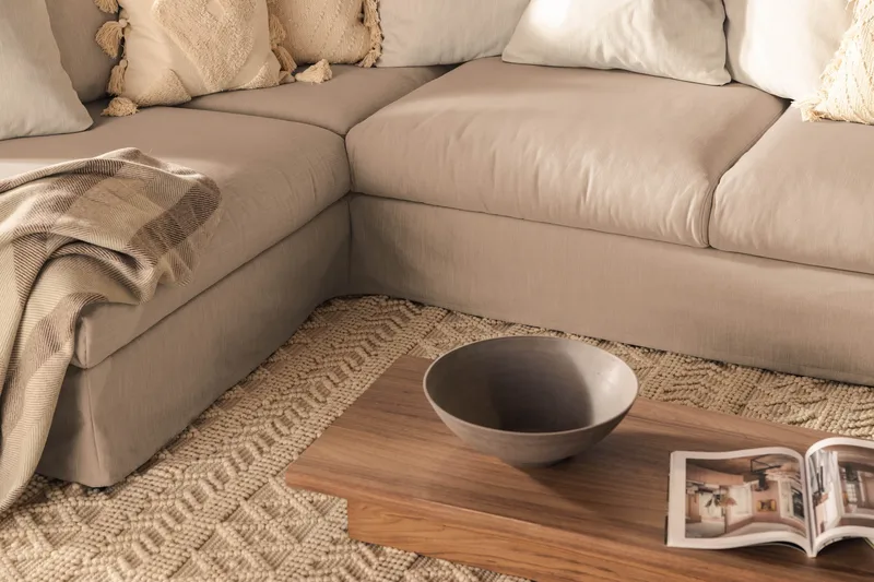 Menard 4-sits Vänstervänd L-formad Djup Schäslongsoffa i Tyg - Beige - Möbler - Vardagsrum - Soffor - Divansoffa & schäslong