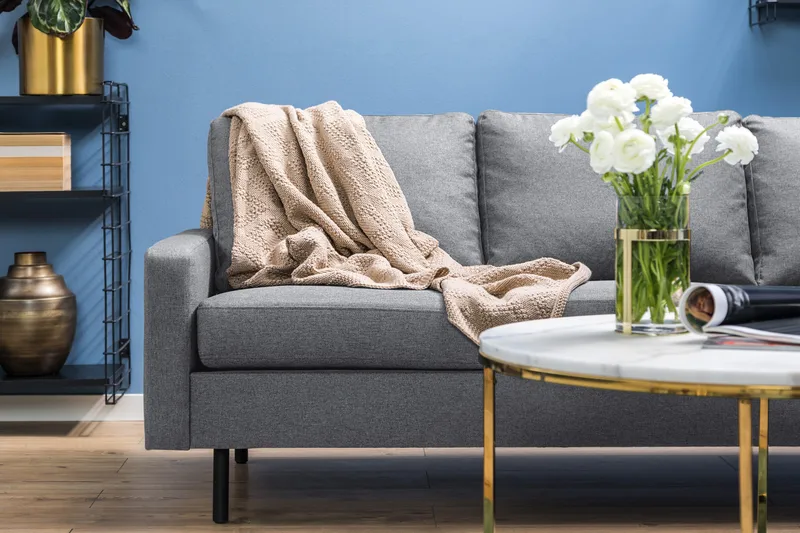 Peppe 4-sits Högervänd L-formad Schäslongsoffa i Tyg - Ljusgrå - Möbler - Vardagsrum - Soffor - Divansoffa & schäslong