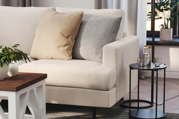 Menard Compact 4-sits Vänstervänd L-formad Schäslongsoffa i Tyg - Beige - Möbler - Vardagsrum - Soffor - Divansoffa & schäslong