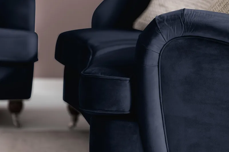 Howard Riviera 3-sits Svängd Sammetssoffa - Blå - Möbler - Vardagsrum - Soffor - Sammetssoffor