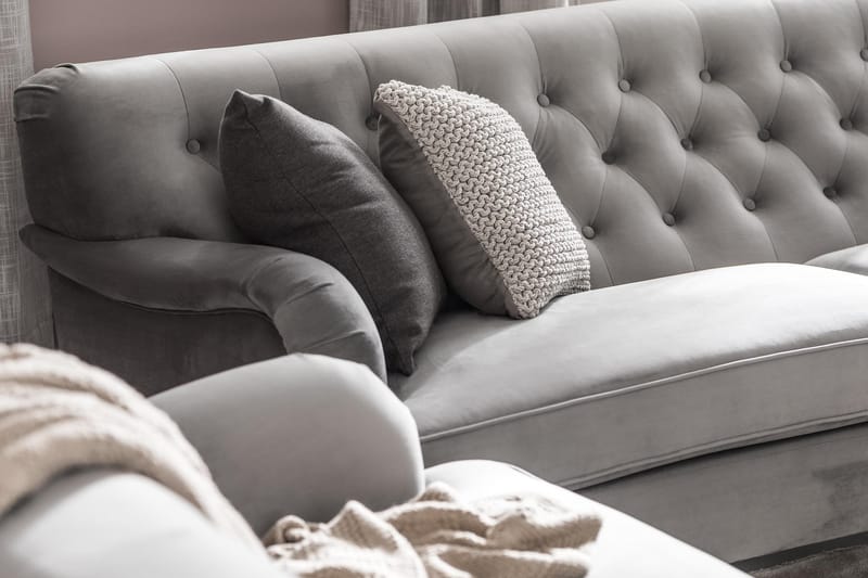 Howard Riviera 3-sits Svängd Sammetssoffa - Ljusgrå - Möbler - Vardagsrum - Soffor - Sammetssoffor