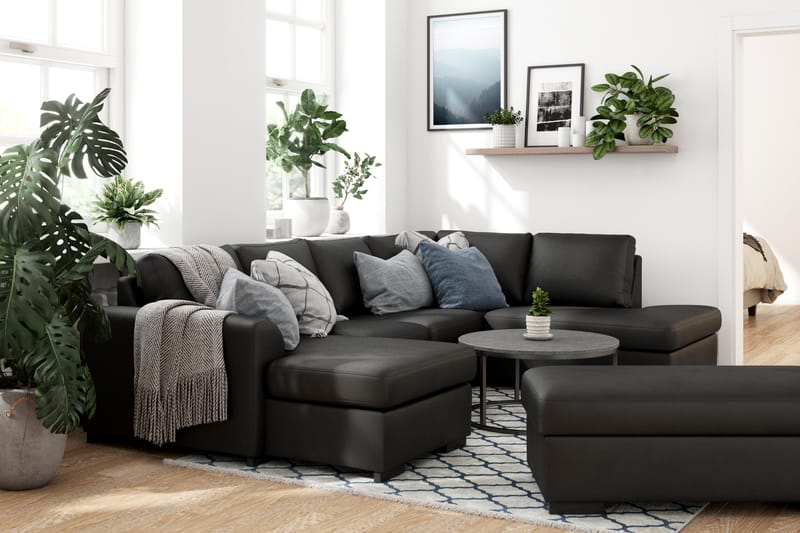 Porto 4-sits Högervänd U-formad Soffa med Divan och Schäslong + Fotpall i Konstläder - Svart - Möbler - Vardagsrum - Soffor - Skinnsoffor