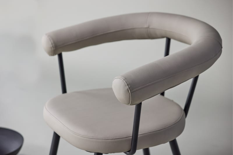 Västerås x Josefin Lustig Karmstol - Offwhite/Svart - Möbler - Vardagsrum - Stolar & sittmöbler - Karmstolar