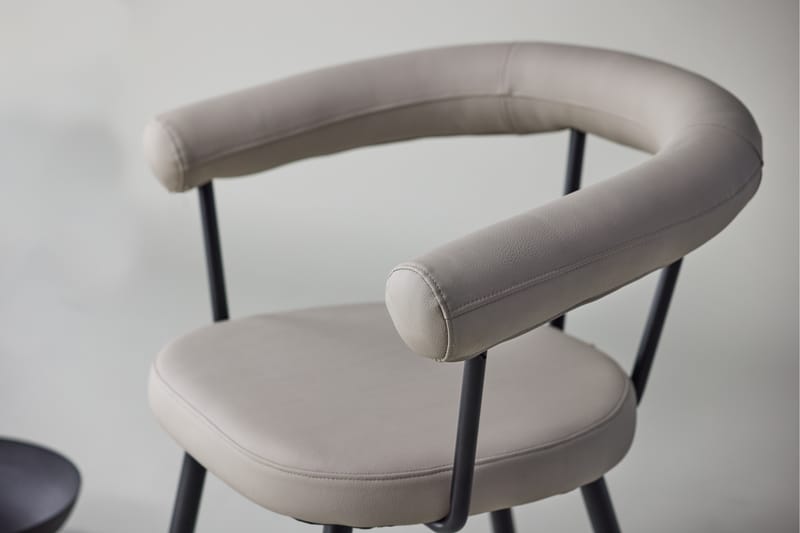 Västerås x Josefin Lustig Karmstol - Offwhite/Svart - Möbler - Vardagsrum - Stolar & sittmöbler - Karmstolar