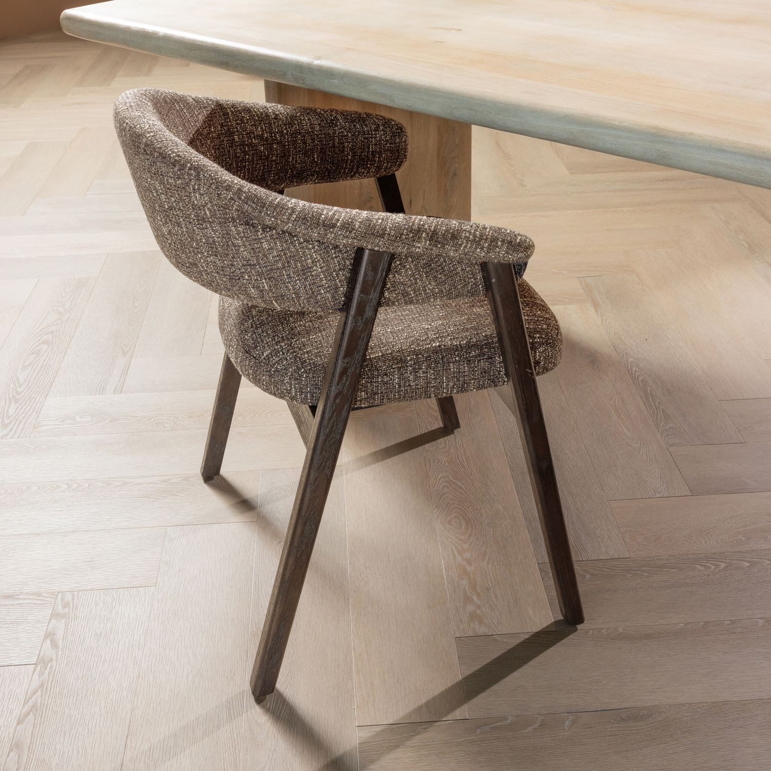 Matstol med Armst&ouml;d Tunar - Brun Melange