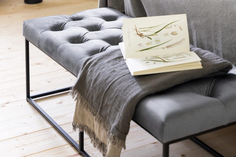 Ella Sittbänk 120cm Djuphäftad - Grå/Sammet - Möbler - Vardagsrum - Stolar & sittmöbler - Sittbänk