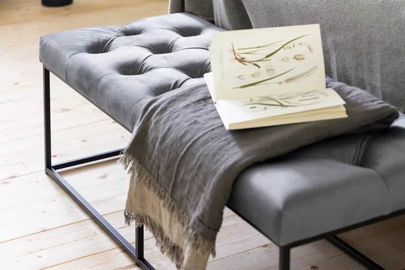 Ella Sittbänk 120cm Djuphäftad - Grå/Sammet - Möbler - Vardagsrum - Stolar & sittmöbler - Sittbänk