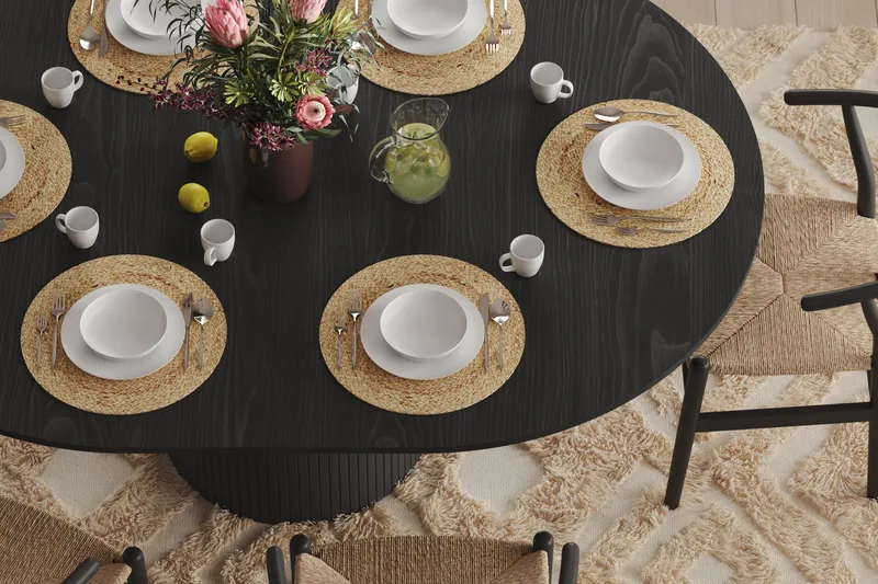 Kopparbo Runt Matbord 130 cm Förlängningsbar med illäggsskiva - Svart Trä / Ribbad - Möbler - Matplats - Matbord & köksbord