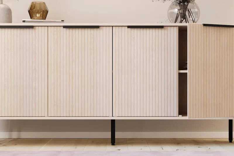 Kopparbo Ribbad Sideboard med Förvaring - Vitlaserad / Ljus Ek / Trä - Förvaring - Förvaringsmöbler - Skänkar & sideboards