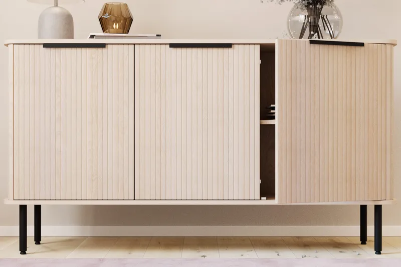 Kopparbo Sideboard Vitlaserad Ek - Ljust vitlaserat ekträ - Förvaring - Förvaringsmöbler - Skänkar & sideboards