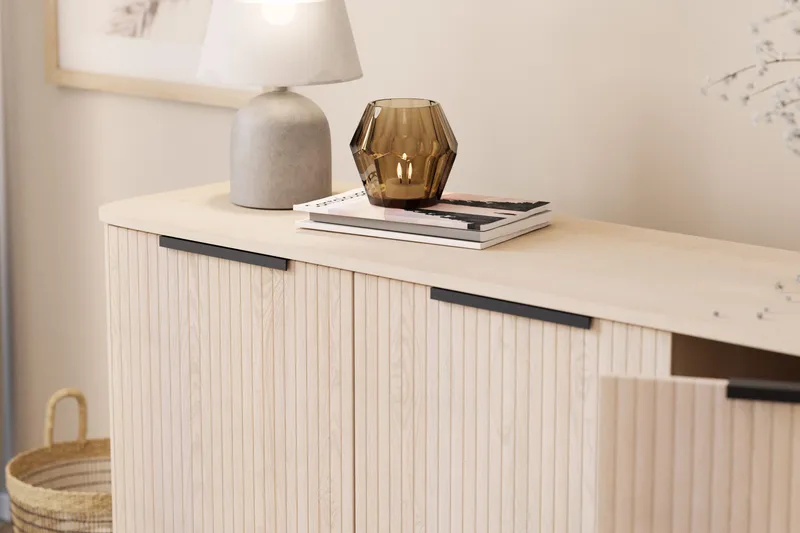 Kopparbo Sideboard Vitlaserad Ek - Ljust vitlaserat ekträ - Förvaring - Förvaringsmöbler - Skänkar & sideboards