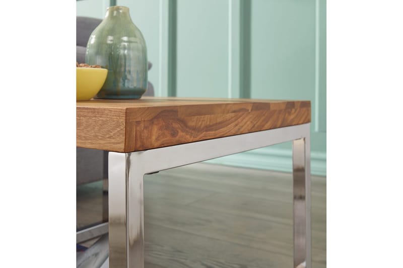 Sido bord Wohnling massivt trä, kvadratisk med metallkromben, herrgårdsstil 60x60 cm - 60x60 cm - Möbler - Vardagsrum - Soffbord & vardagsrumsbord - Brickbord