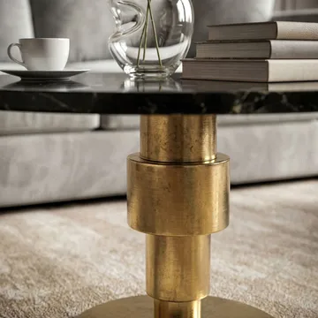 Dorlen Runt soffbord i aluminium med marmorskiva - svart och guld - Möbler - Vardagsrum - Soffbord & vardagsrumsbord - Sidobord & lampbord - Piedestal & pelarbord